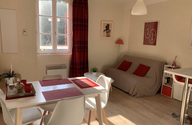 Calm apartment view port Cancale