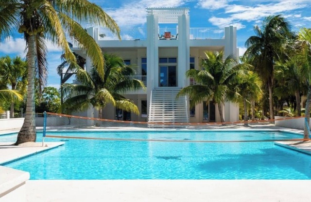 Calm Waters - Private Beachfront Villa. No Crowds. Just Ocean.