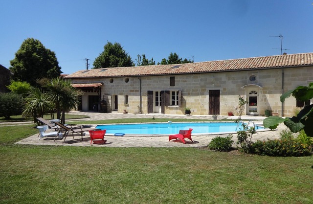 Calme/Charmant F3 avec piscine pres de St Emilion