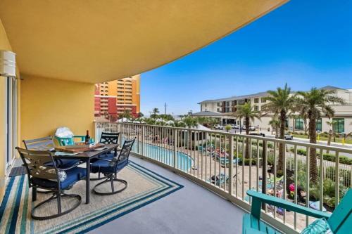 Calypso 3 New Relax Unwind Luxury PCB next to Pier Park 3 Bed 2 Bath Pool Hot Tub Tikki bar