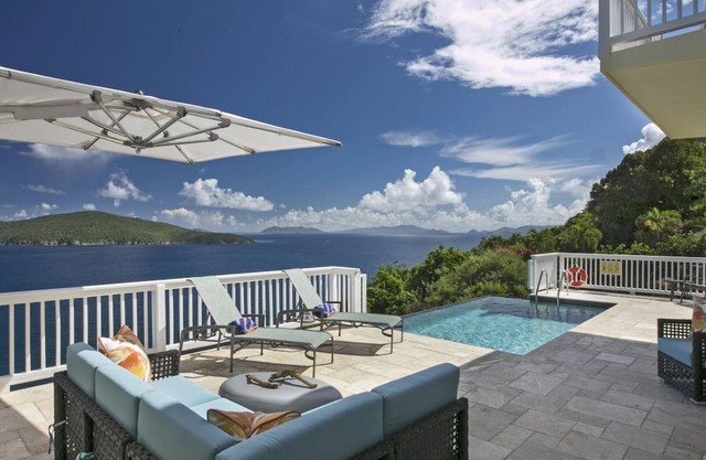 Calypso Delight - 5BR villa with stunning views, just minutes from Magen`s Bay!