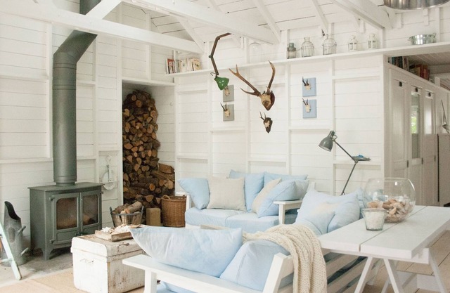 Camber Cabins, a stones throw from the sea