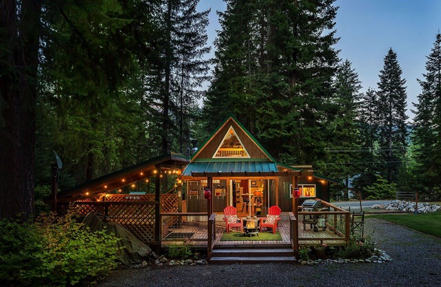 Camp David-Comfy Couple's Retreat, Hot Tub, ROKU