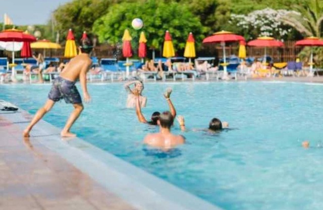 Camping 4 étoiles - Piscine - eeecec