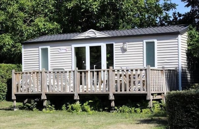 Camping Le Petit Trianon **** - Mobile Home 4 Rooms 6 People Premium