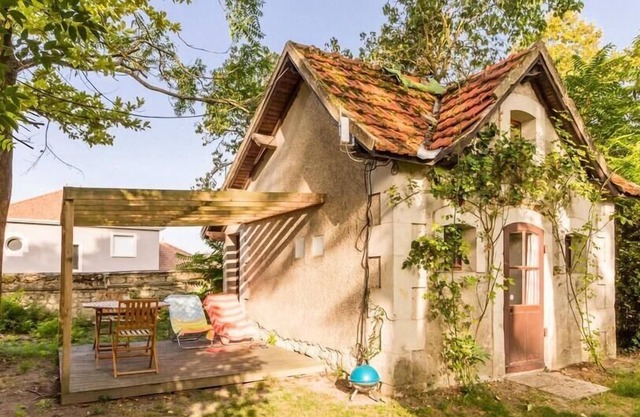 Camping Le Petit Trianon **** - Stone cottage 2 rooms 2 people