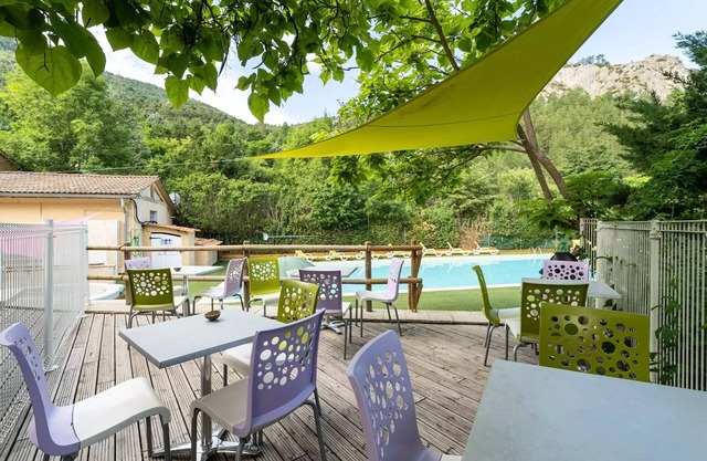 Camping les Princes d'Orange* - Espace Premium 4 rooms for 6 people Air-conditioned with mountain view