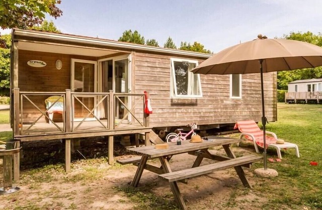 Campsite Le Petit Trianon**** - Mobile home Lodge 4 rooms 6 people