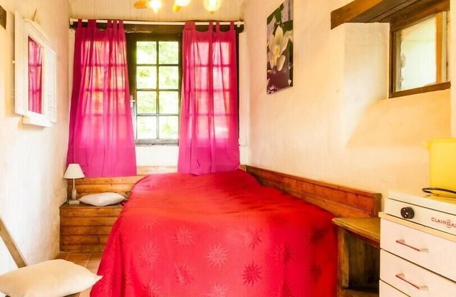 Campsite Le Petit Trianon**** - Stone house for 2 people without sanitary facilities