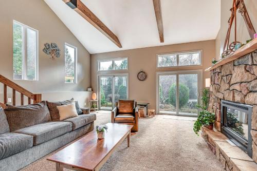 Campton Cabin Near White Mountain Natl Forest