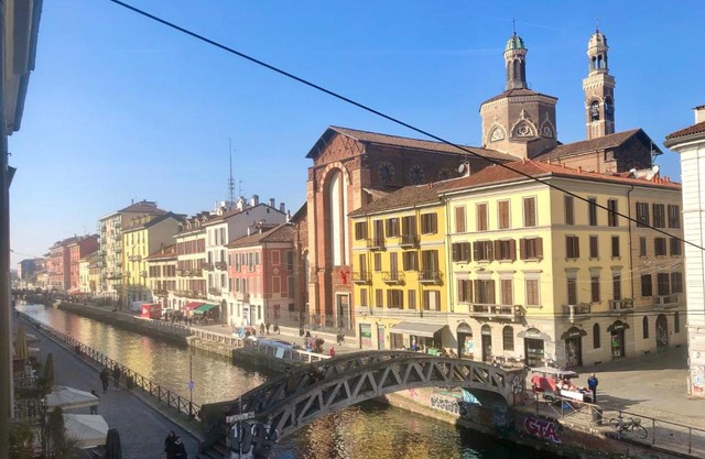 Canal View Historical Apartment