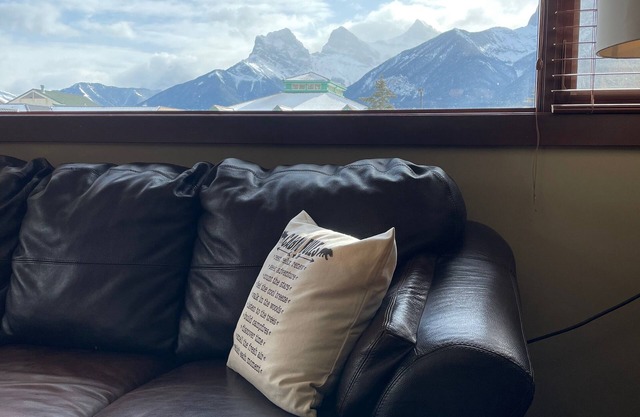 Canmore Mountain View Rental In Downtown - 2br 2bath