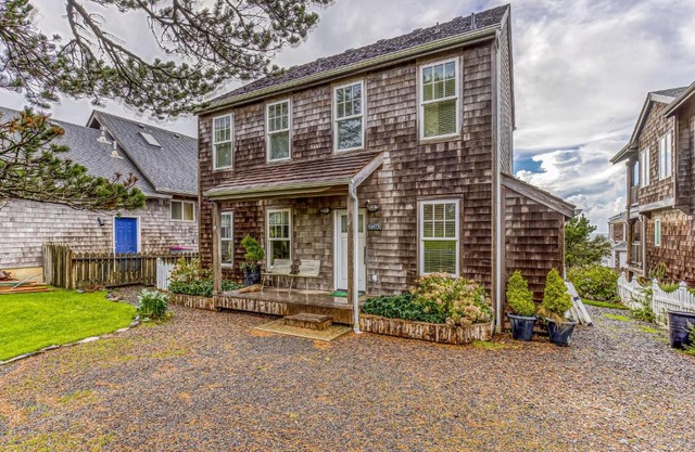 Cannon Beach Saltbox Cottage