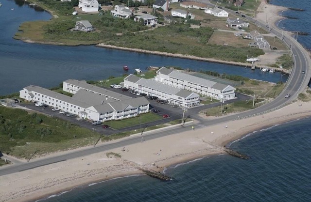 Cape Cod, Beachfront Condo, FalmouthnAvailable July 14,—July 21, 2023n7 nights