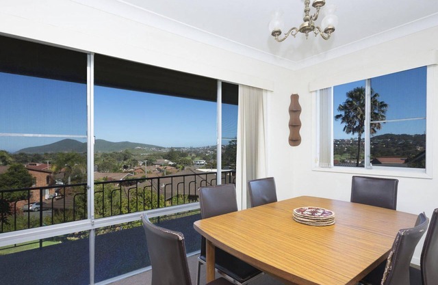 Capeview - 4 bedroom home near One Mile!