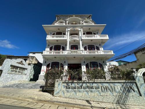 Capital O 1198 Dinh Loan Hotel