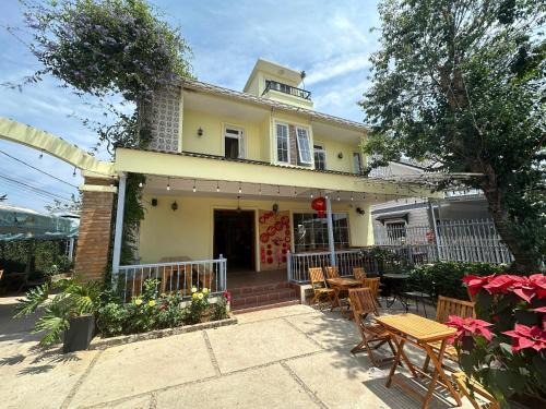 Capital O 1231 Hoang Yen Hotel & Coffee