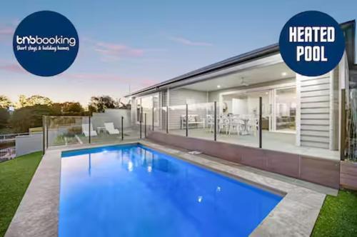 Capri Waterfront Resort-Style 5BR & Pool
