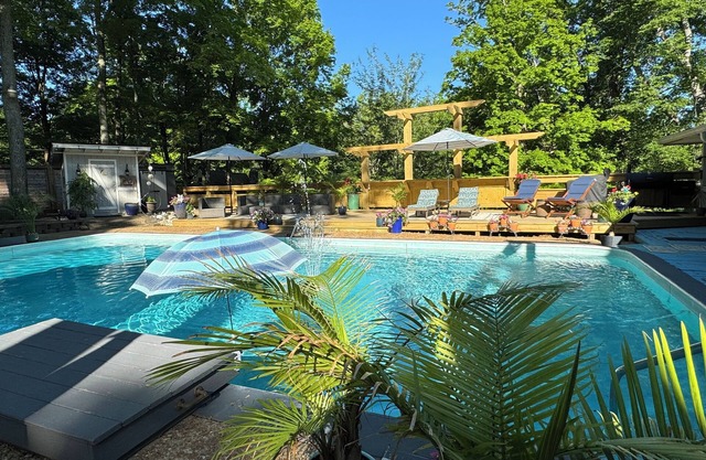 ⚓Captain Bill's Guest House and heated pool access⚓