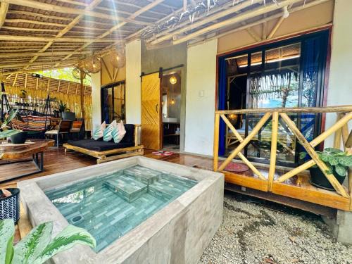 Carabao Lodge - 2 bedroom house with AC & plunge pool