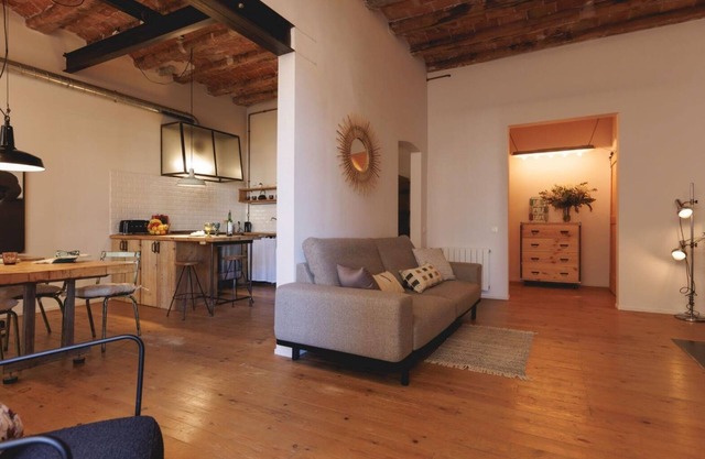 Carrer Nou - Holiday Apartment Rental in Girona | Bravissimo
