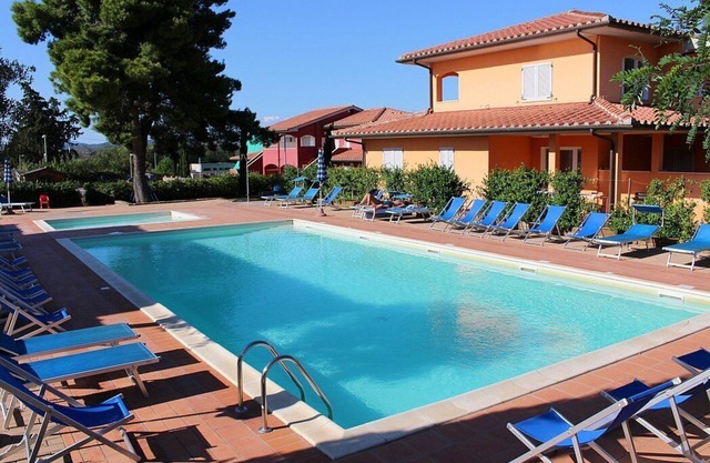 Casa Aliade C: A welcoming apartment that is part of a villa surrounded by the greenery.