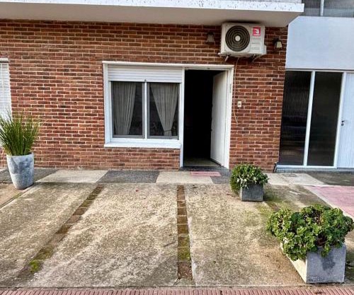 Casa-Apt de 2 Dormitorios Perfecta Ubicacion