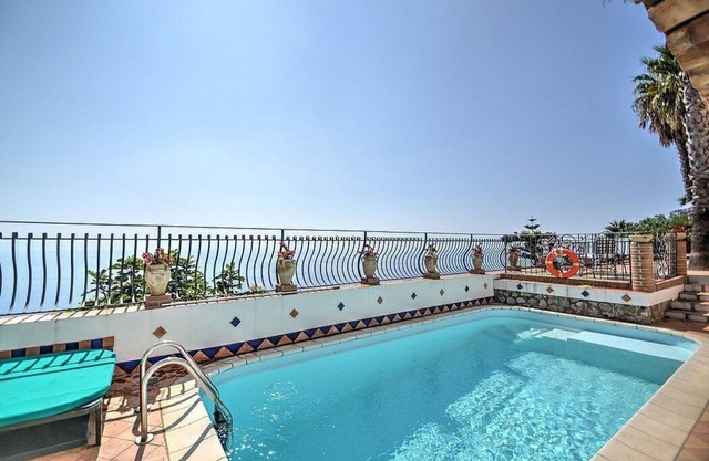 Casa Astride: A romantic and welcoming cottage which faces the sun and the sea, with Free WI-FI.