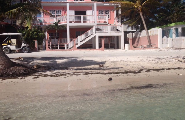 Casa Azriel, Beach Front 1 bedroom with great location!