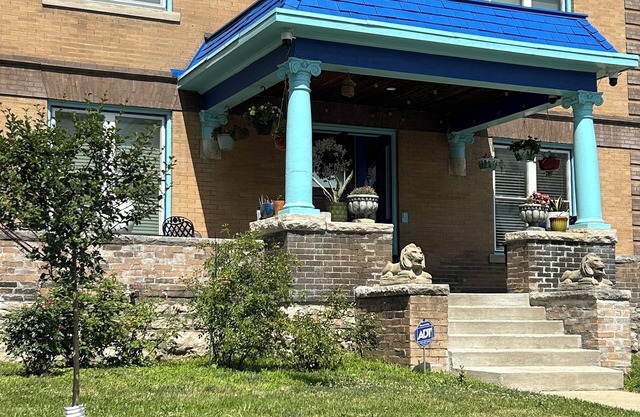 CASA AZUL DE VIDA. 1 min next to the Street Car.