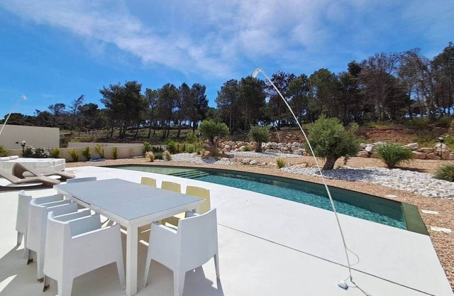 Casa Bianca - Architect-designed villa with swimming pool