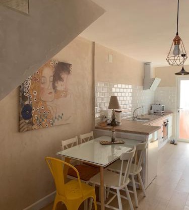 CASA CON TERRAZA, BARBACOA y WIFI PARA 7 PERSONAS