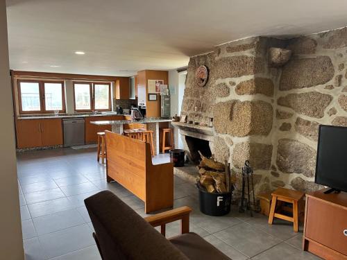 Casa da Lage - Lareira - Vistas rio - Gerês