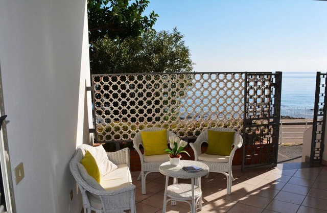 Casa Del Mare - Two Bedroom Villa, Sleeps 5