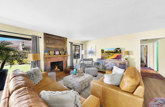 Casa del Sol - Single Story Home! Pool! Fireplace! Walk to Golf Course!