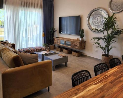 Casa del Sol - דירת גן מהממת עם בריכה פרטית וממ"ד ליד הים באכזיב