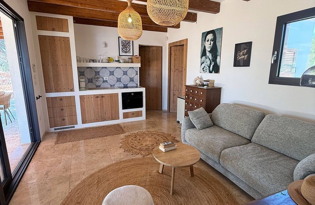 Casa di Pini - Stylish Villa - Private Plunge Pool - Beach 2 km.