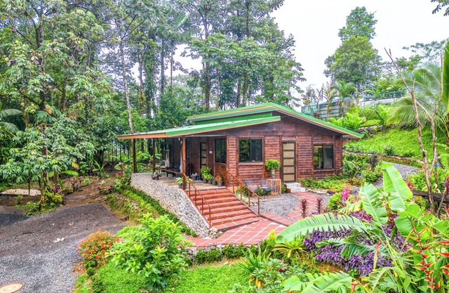 Casa Familia-Pura Vidaville. Private Modern Cabin w/AC & Fiber Wi-Fi. Near Park