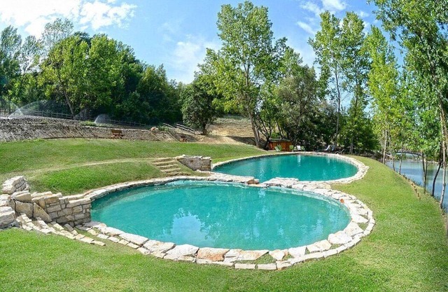 Casa Fattorina A: A characteristic and welcoming apartment surrounded by the greenery, with Free WI-FI.