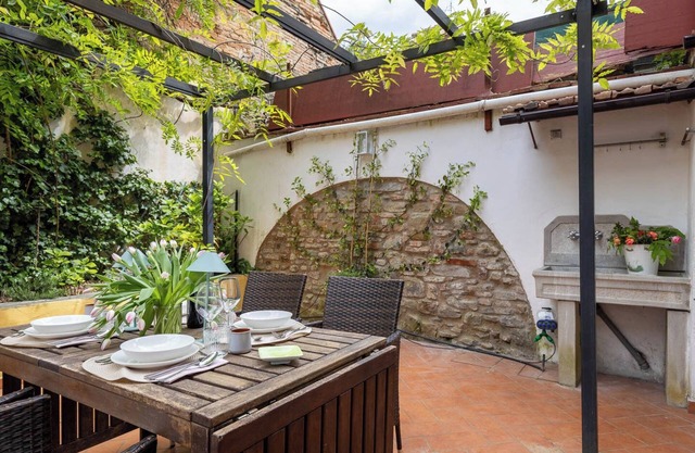 Casa Il Patio: 2 bedrooms-2 bathrooms in the heart of Florence with garden
