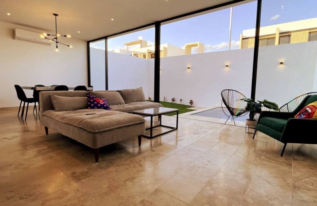 Casa Itza: 3 BR House w/Private Pool and Rooftop in Merida