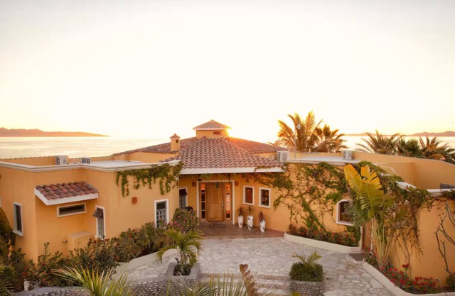 Casa Kalalita – 5 BDR Oceanfront Retreat in El Sargento with Casita