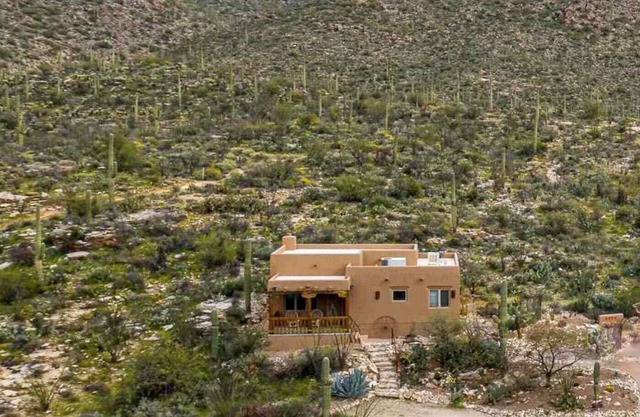 Casa Milagrosa A private one bedroom casita with views overlooking Tucson