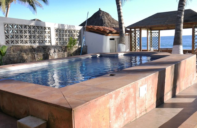 Casa Mister Ken pie de playa Los Cocos