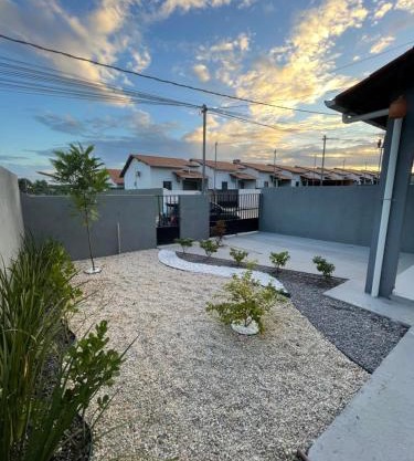 Casa na Av Principal, 1 quarto, Mesa de escritório e Garagem