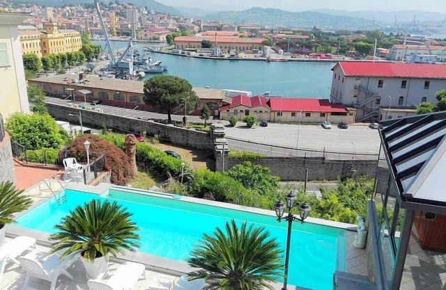 Casa Nuria C: A modern and graceful studio apartment which faces the sun and the sea, with Free WI-FI.