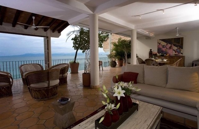 Casa Perezoso above Playa Los Muertos - Great Central Location