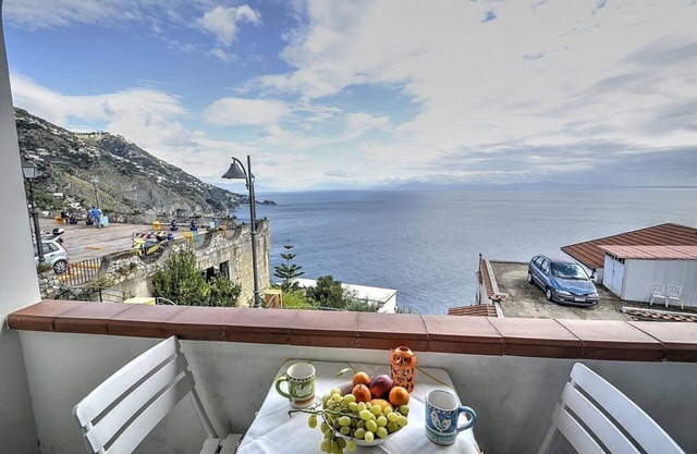 Casa Piersilvia A: A bright apartment which faces the sun and the sea, with Free WI-FI.