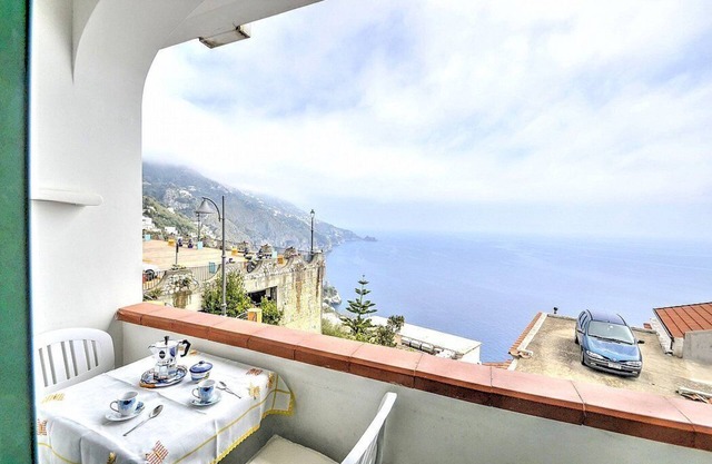 Casa Piersilvia C: A graceful apartment which faces the sun and the sea, with Free WI-FI.