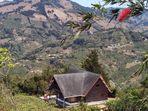 Casa Roble Cabaña romántica en la montaña de Costa Rica
